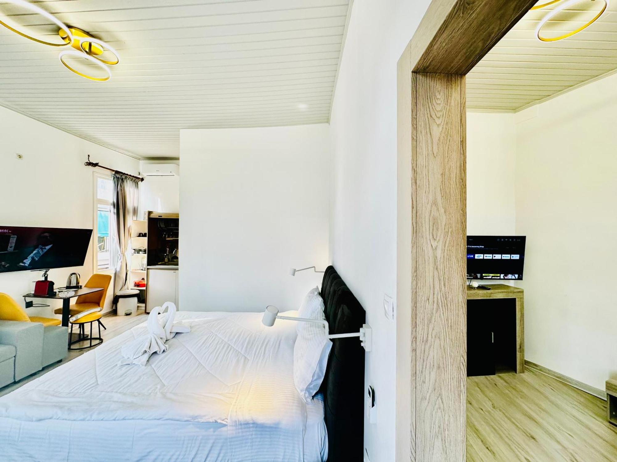 Travelers Luxury Suites, Studios & Apartments Corfu  Экстерьер фото
