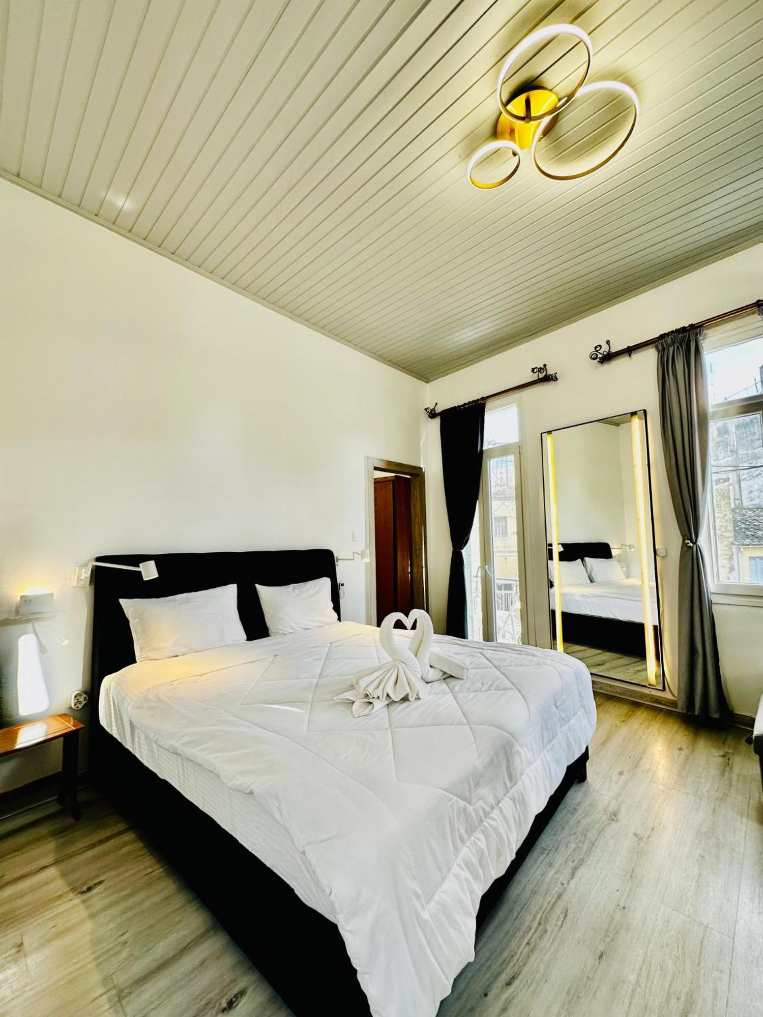Travelers Luxury Suites, Studios & Apartments Corfu  Экстерьер фото
